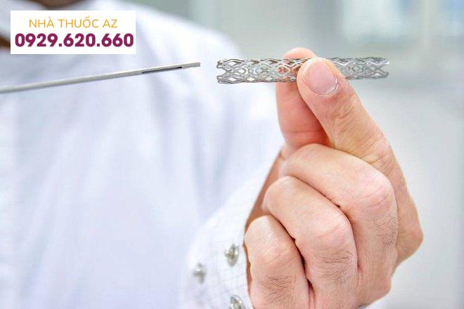 Một ống thông đặc biệt được đưa vào động mạch khi đặt stent động mạch thận