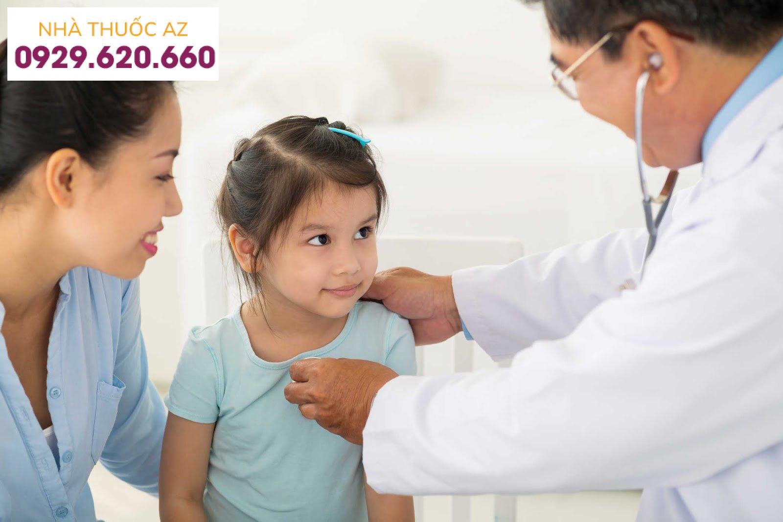 Bác sĩ sẽ tiên hành thăm khám