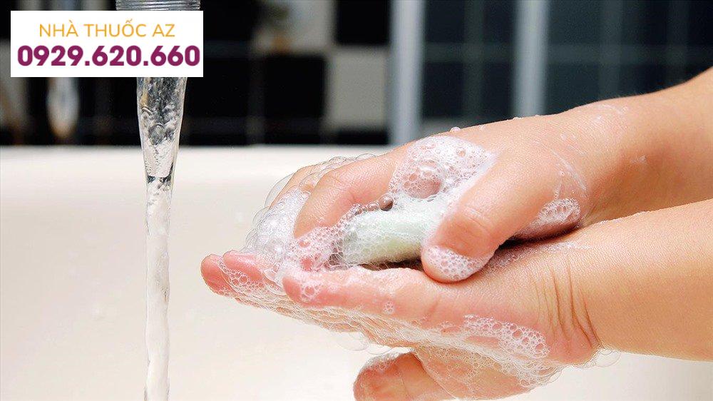 Hướng dẫn trẻ rửa tay